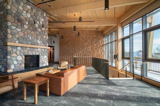 Hotel Metis Crossing Smoky Lake Exterior foto